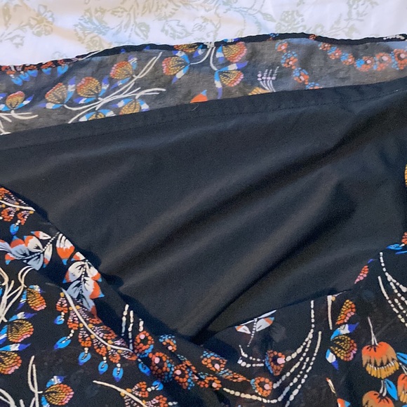 Cute patterned dress - Picture 4 of 7